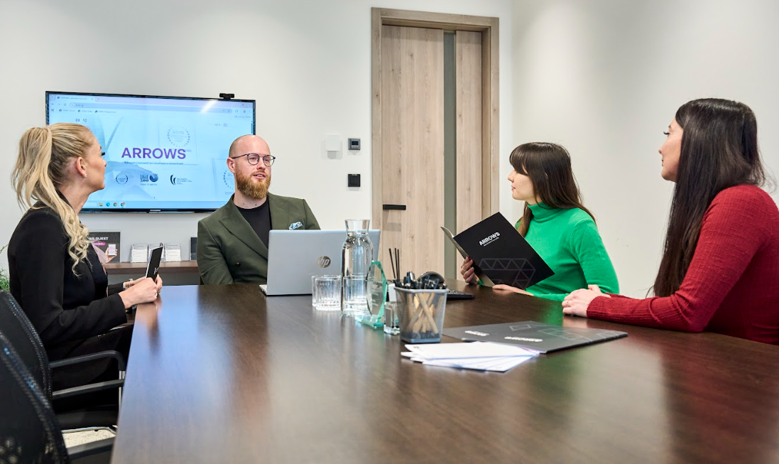 ARROWS specialists in the photo.