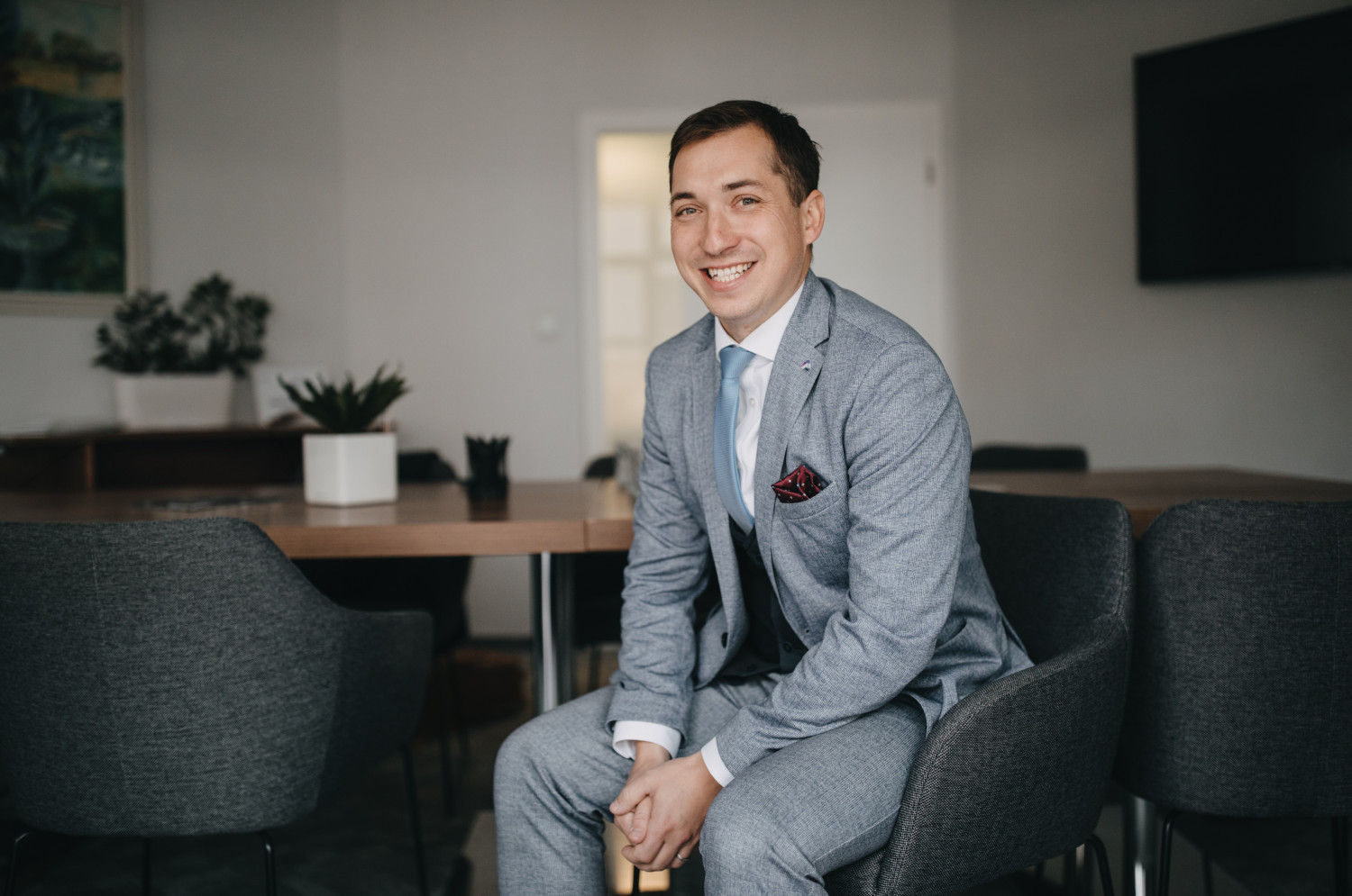 Na obrázku vidíme advokáta specializujícího se na změny územního plánu.